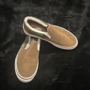 Vans Classic suede & Sherpa slip on